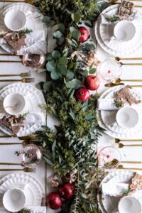 How to Create a Stunning Holiday Tablescape